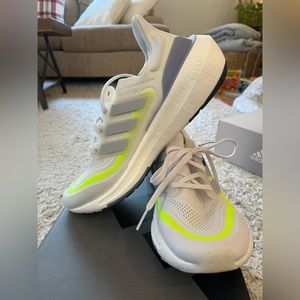 Adidas Ultraboost Light size 10 NWT